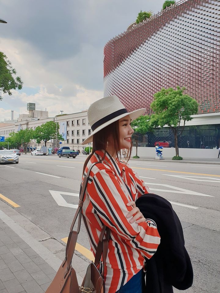 Sao Viet dien do sanh dieu khi di du lich anh 1