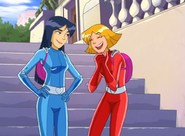 Kim Kardashian dien bo suu tap mua 8 cua Yeezy anh 2