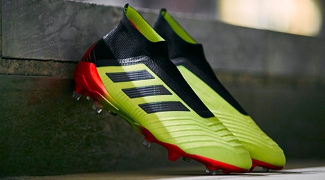 Mau giay thi dau danh cho Ronaldo, Messi tai World Cup 2018 hinh anh