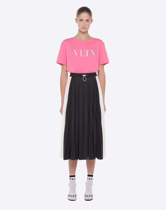 Chiếc áo phông hơn 8 triệu đồng của Thư ký Kim ảnh 4 Chiec ao phong hon 8 trieu dong cua Thu ky Kim anh 4