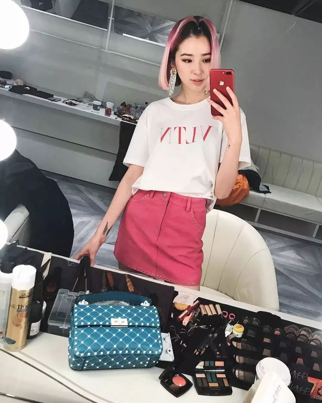 Chiếc áo phông hơn 8 triệu đồng của Thư ký Kim ảnh 7 Chiec ao phong hon 8 trieu dong cua Thu ky Kim anh 7