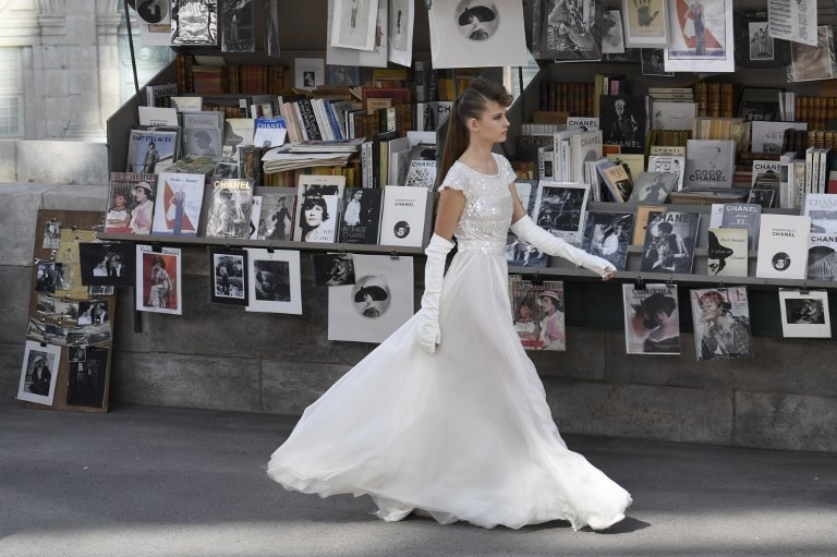 Khu pho Paris tai dung tren san dien Chanel anh 2