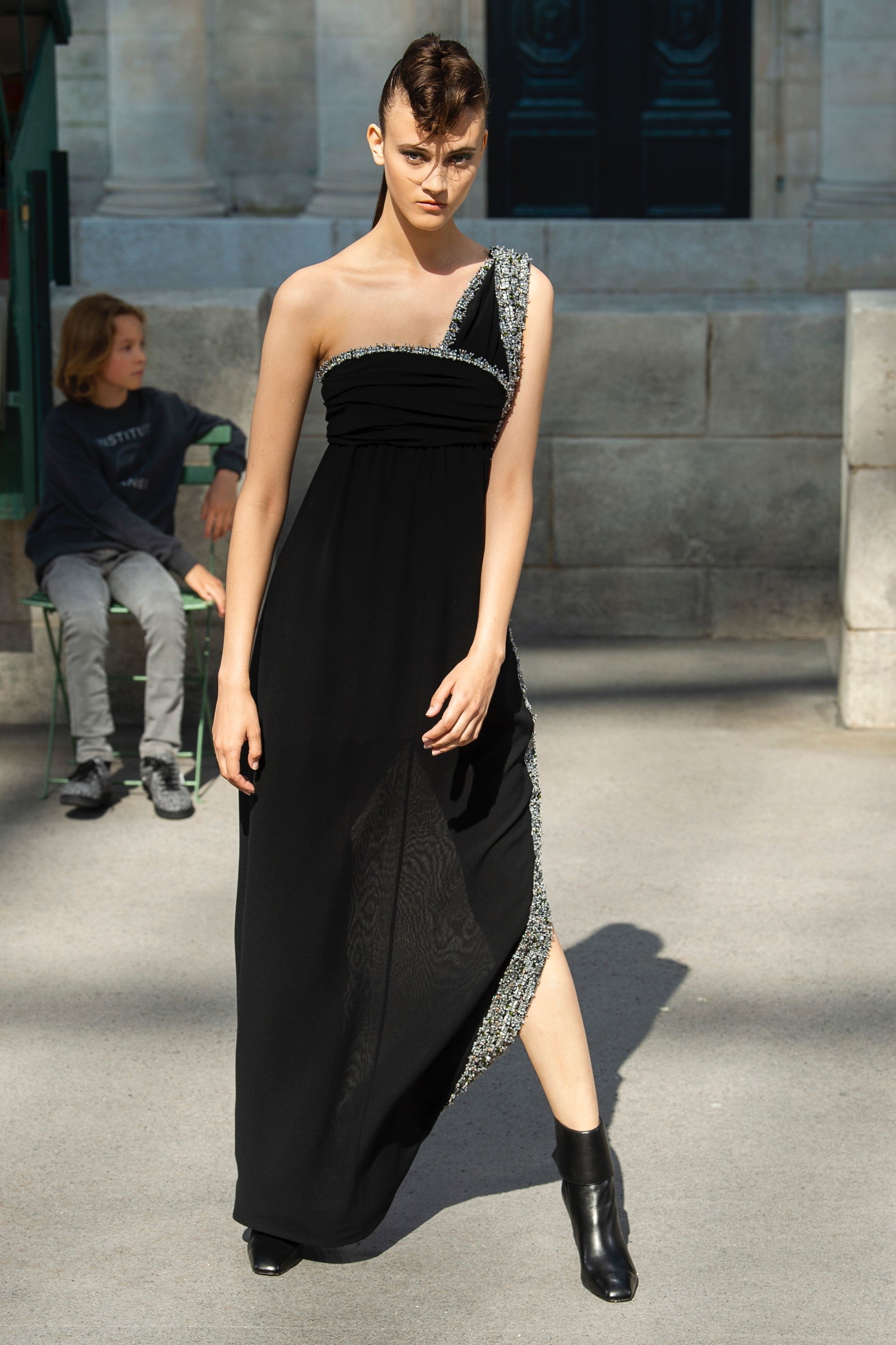 Khu pho Paris tai dung tren san dien Chanel anh 8