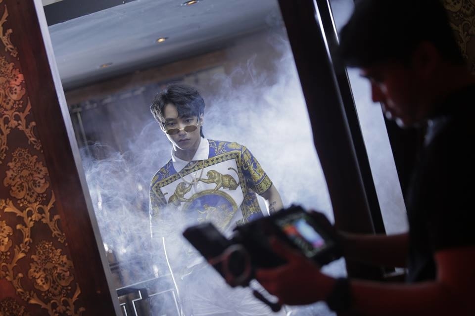 Trang phuc hang hieu cua Son Tung trong MV moi anh 2