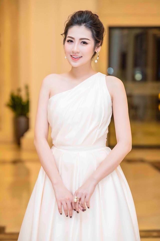 Thanh Hằng, Angela Phương Trinh diện trang phục đẹp tuần qua ảnh 5 Thanh Hang, Angela Phuong Trinh dien trang phuc dep tuan qua anh 5