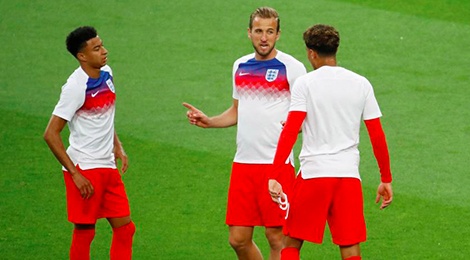 Ao tap luyen cua doi tuyen Anh 'chay hang' tren mang hinh anh