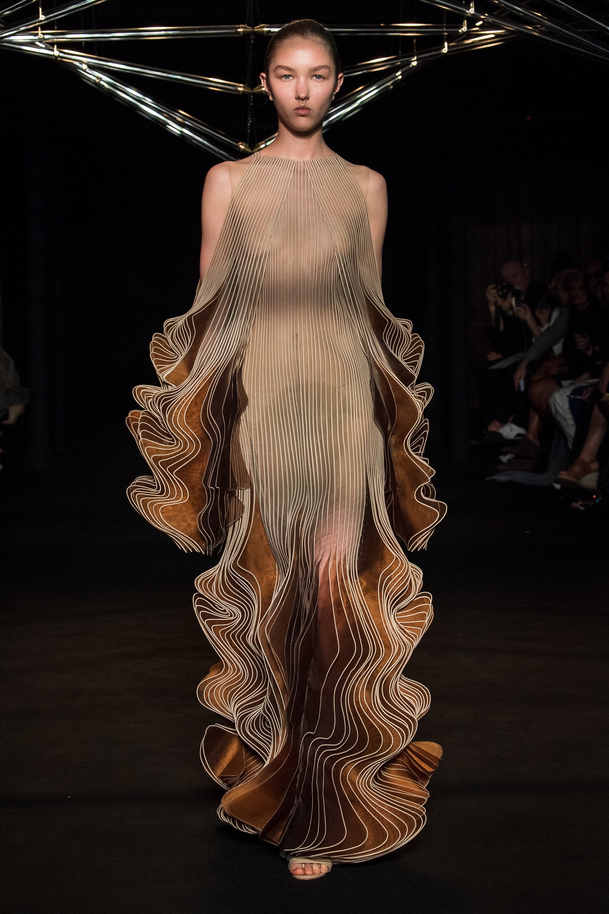 Show diễn nhà mốt Iris van Herpen ảnh 7 Show dien nha mot Iris van Herpen anh 7