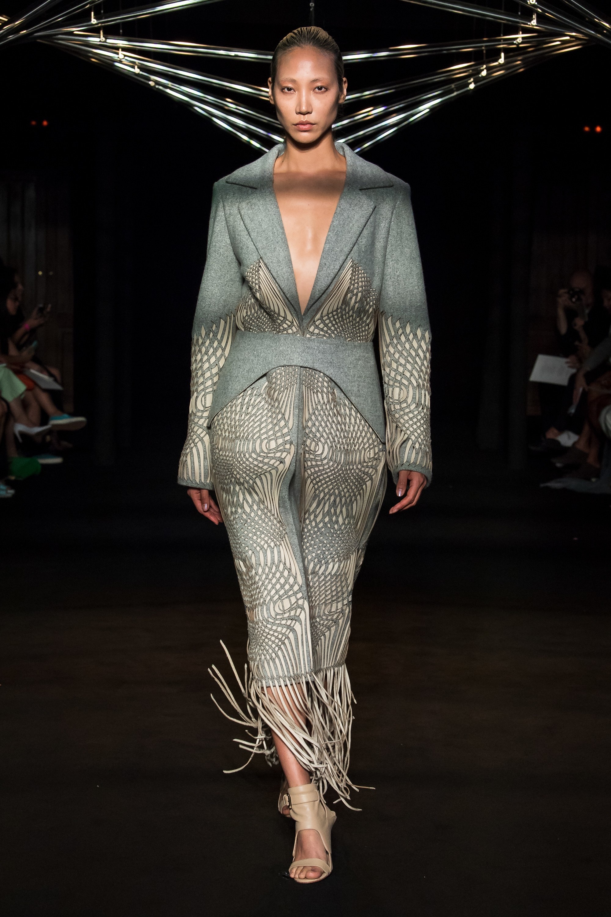 Show diễn nhà mốt Iris van Herpen ảnh 3 Show dien nha mot Iris van Herpen anh 3