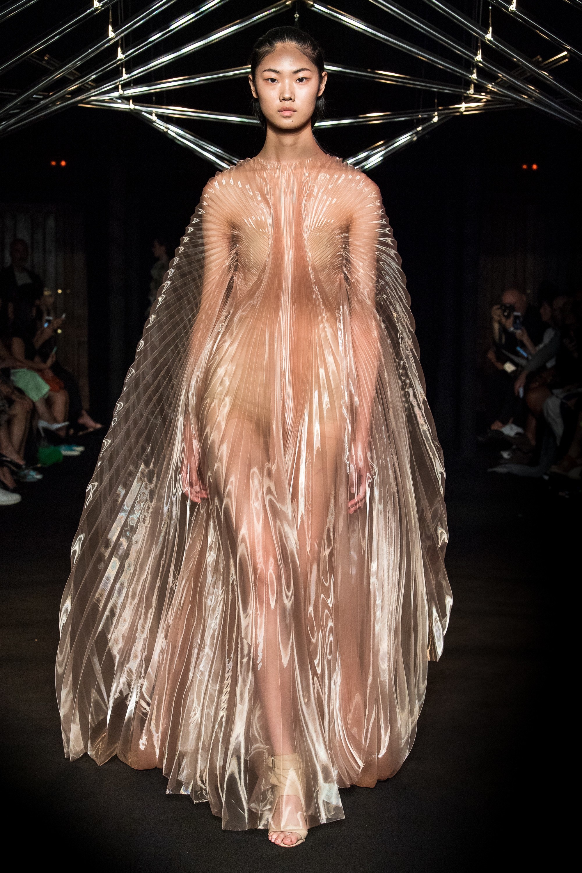 Show diễn nhà mốt Iris van Herpen ảnh 5 Show dien nha mot Iris van Herpen anh 5