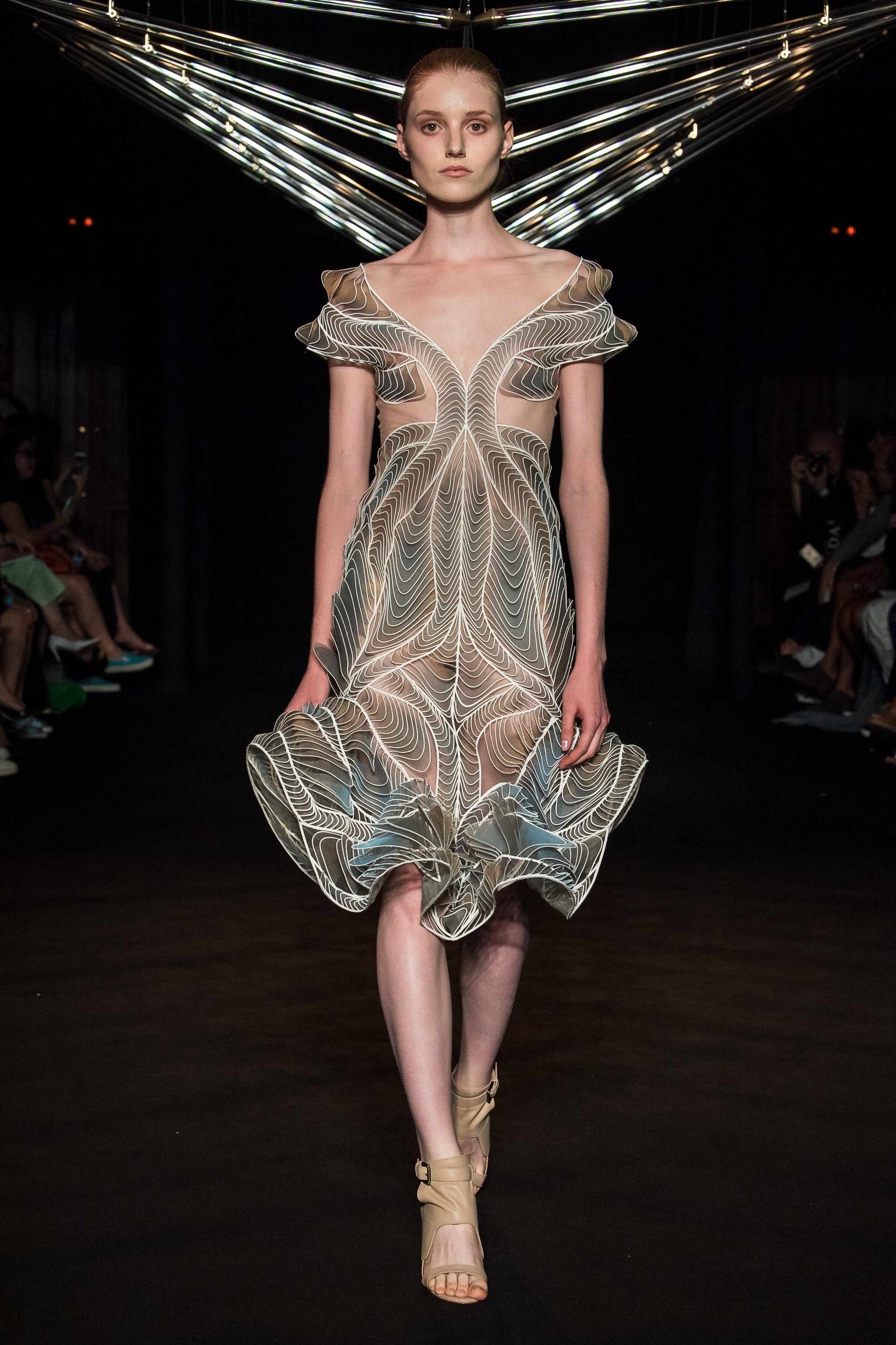 Show diễn nhà mốt Iris van Herpen ảnh 6 Show dien nha mot Iris van Herpen anh 6