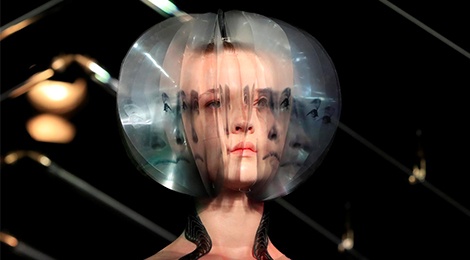 Nhung thiet ke song nuoc tuyet dep trong bo suu tap Haute Couture 2018 hinh anh