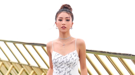 Quynh Anh Shyn lan dau trinh dien tren san thoi trang hinh anh