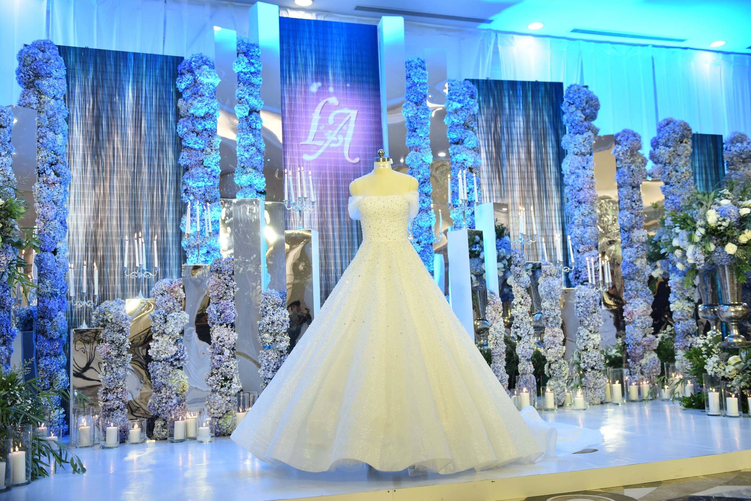 Vay cuoi cup nguc cua A hau Tu Anh anh 3