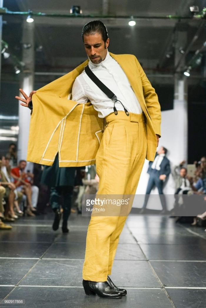 Sàn diễn ballet xuất hiện trong show thời trang ảnh 6 San dien ballet xuat hien trong show thoi trang anh 6