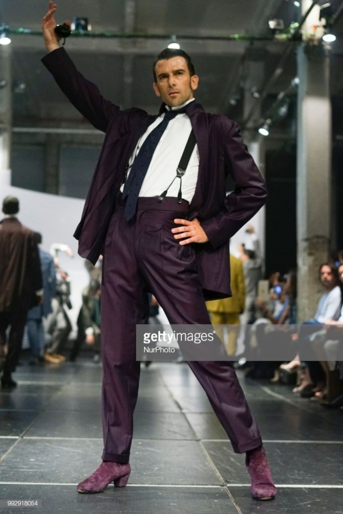 Sàn diễn ballet xuất hiện trong show thời trang ảnh 7 San dien ballet xuat hien trong show thoi trang anh 7