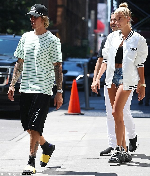 Gout thoi trang Justin Bieber va Hailey Baldwin anh 5