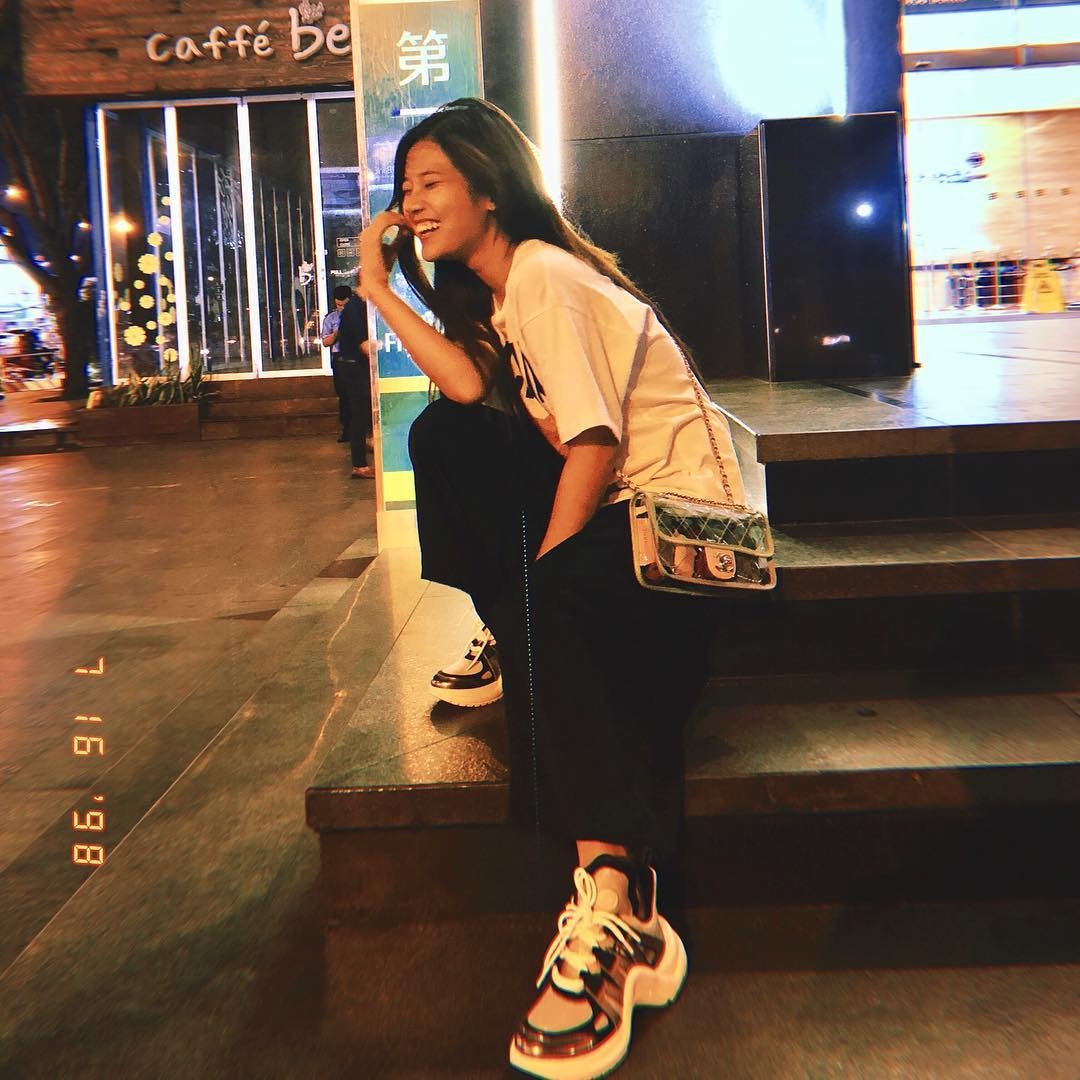 Trang phuc hang hieu cua Hoang Yen Chibi anh 5