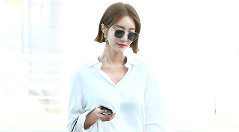 Kieu trang phuc san bay ua chuong cua dan sao nu Han hinh anh