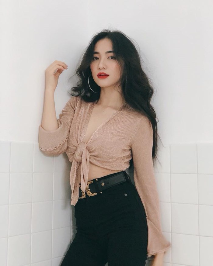 Vong eo thon gon cua Hoa Minzy anh 6