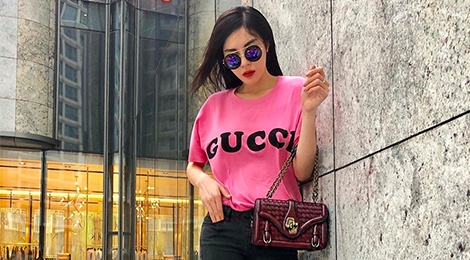 Dan sao Viet mac gi de noi bat khi xuong pho tuan qua? hinh anh