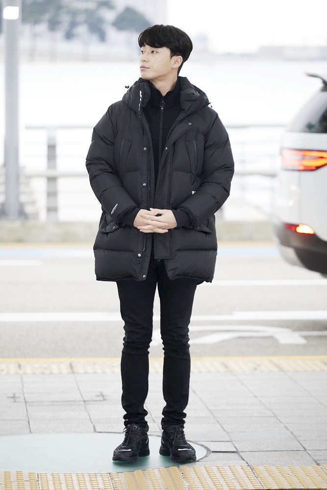 Phong cach thoi trang san bay cua Park Seo Joon anh 5