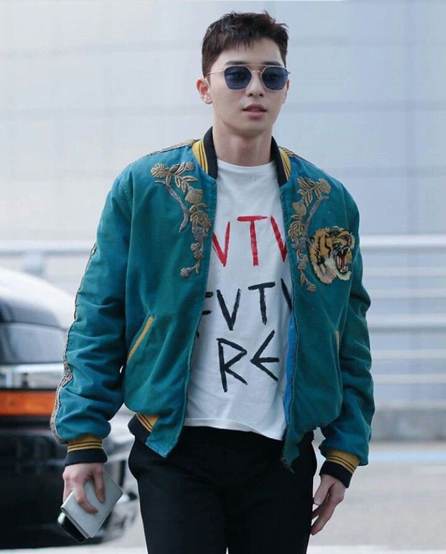Phong cach thoi trang san bay cua Park Seo Joon anh 8