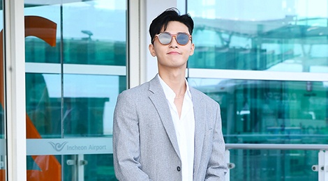 Thoi trang san bay sanh dieu cua 'Pho chu tich' Park Seo Joon hinh anh