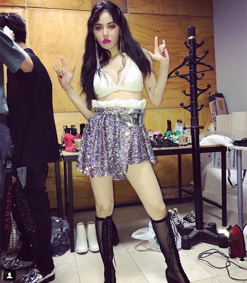 HyunA khoe nguc phan cam tren san khau anh 4