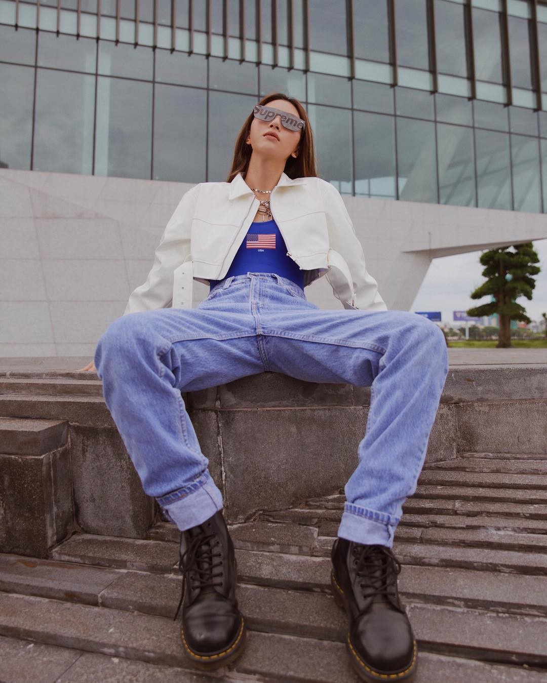 Thanh Hang dien trang phuc tong den ca tinh anh 10