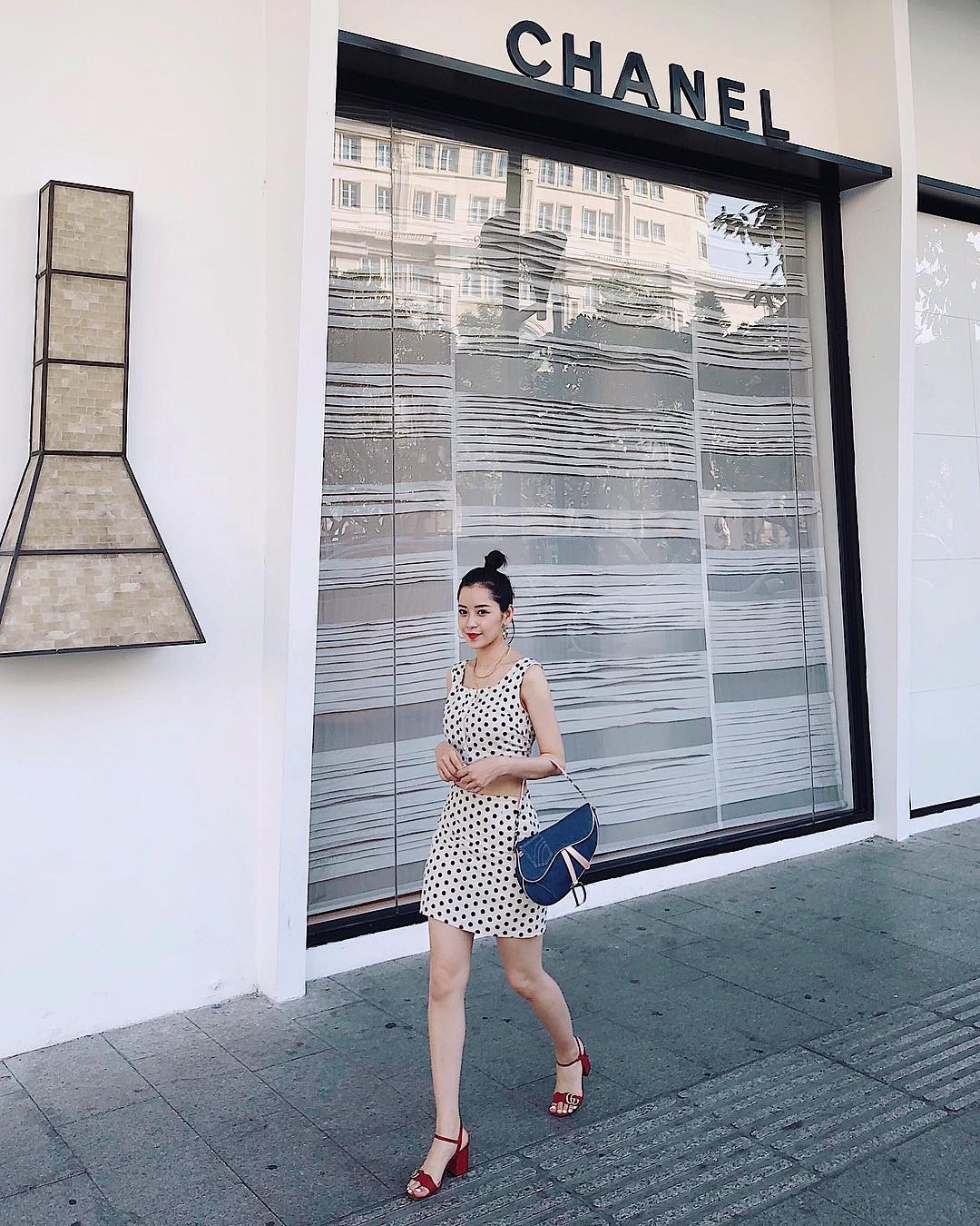 Thanh Hang dien trang phuc tong den ca tinh anh 7