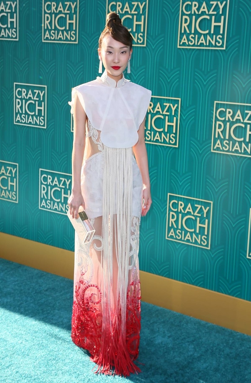 Ngo Diem Man dien vay lap lanh cua Ralph & Russo anh 7