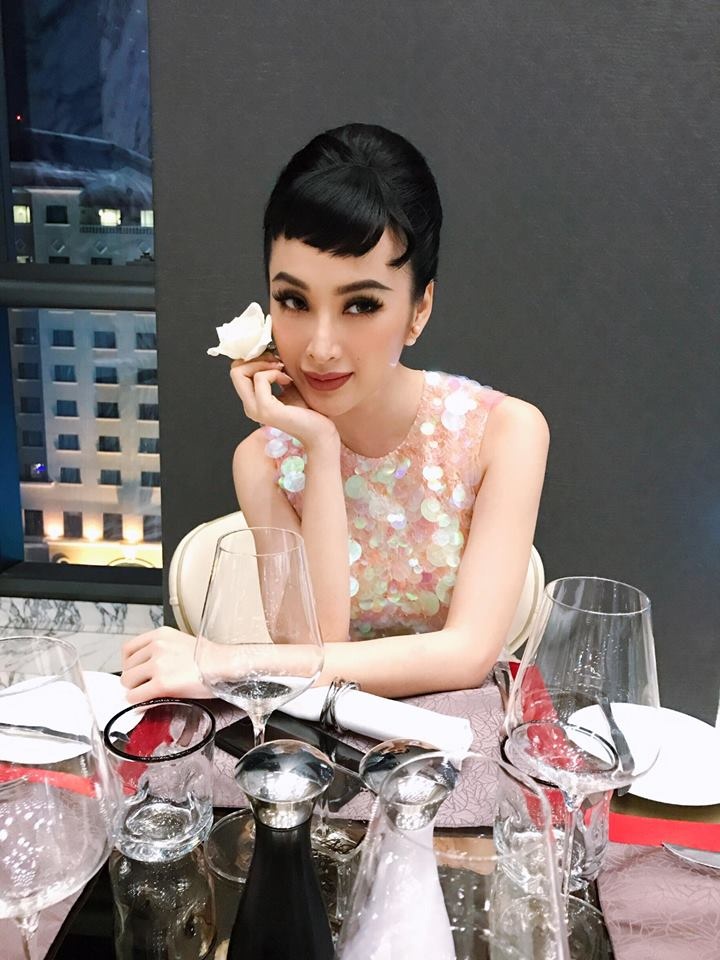Angela Phuong Trinh ua chuong kieu make-up co dien anh 8