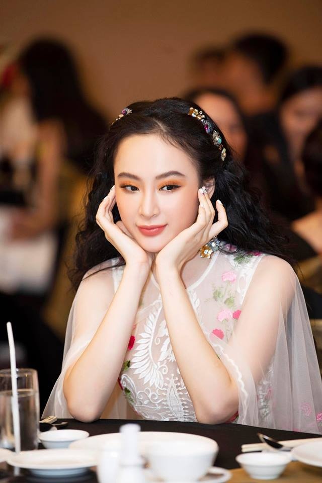 Angela Phuong Trinh ua chuong kieu make-up co dien anh 9