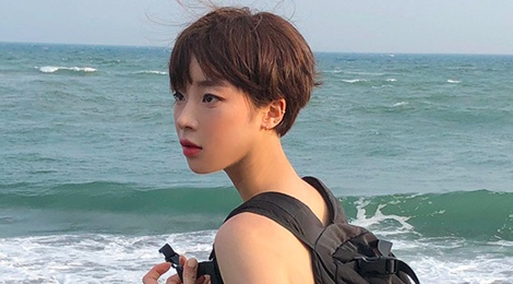 Gioi tre Han Quoc lang xe kieu toc ngan ca tinh trong mua he hinh anh