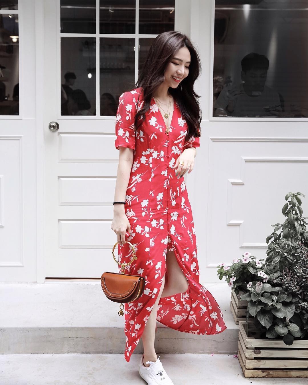 Gioi tre ket hop trang phuc cung sneakers trang anh 4