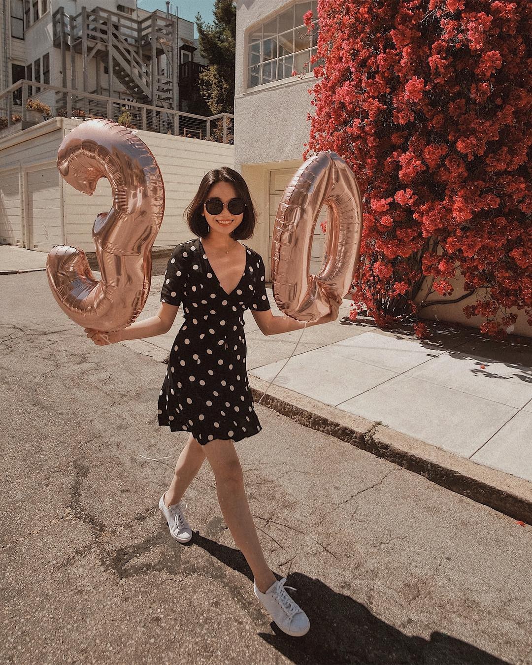 Gioi tre ket hop trang phuc cung sneakers trang anh 5