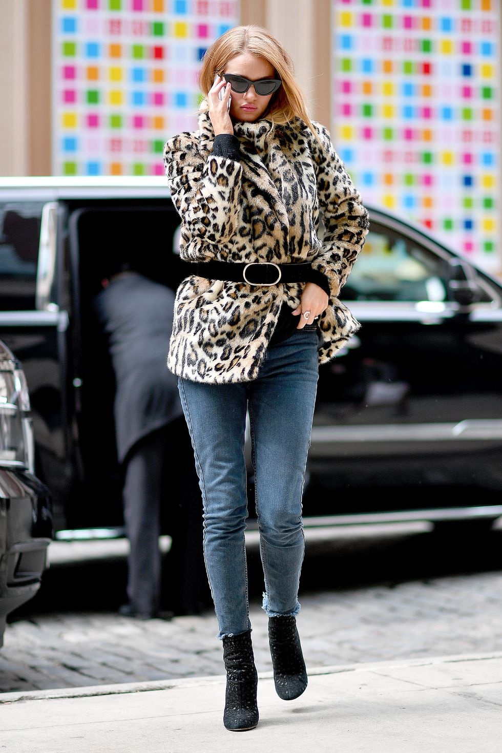 Phong cach thoi trang cua Rosie Huntington anh 6