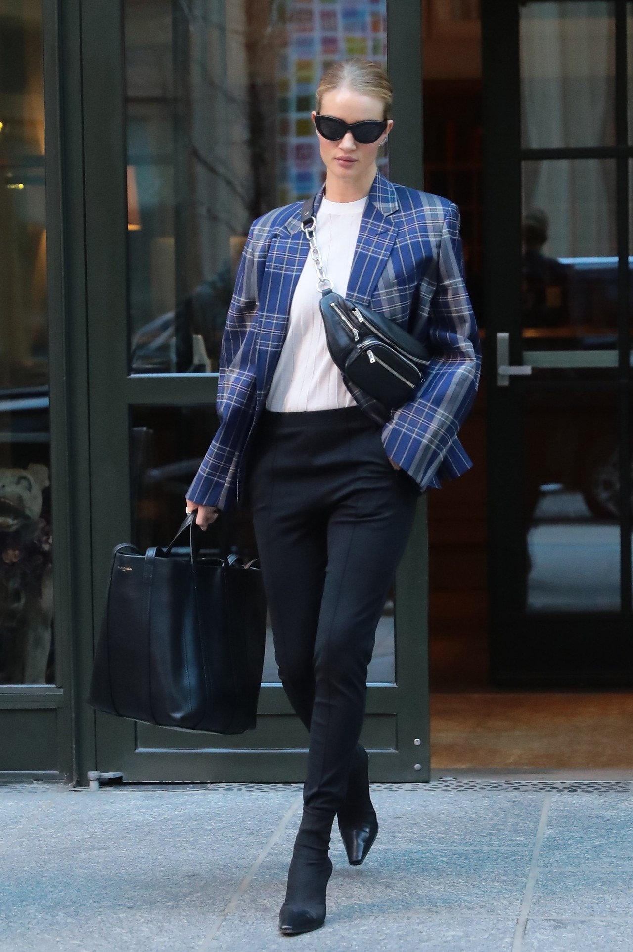 Phong cach thoi trang cua Rosie Huntington anh 8