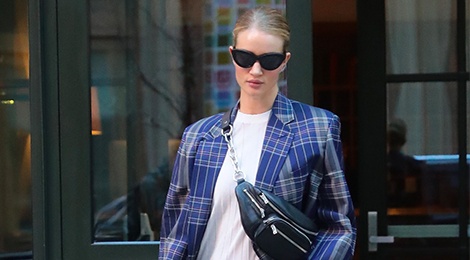 Thoi trang duong pho sanh dieu cua ban gai Jason Statham hinh anh