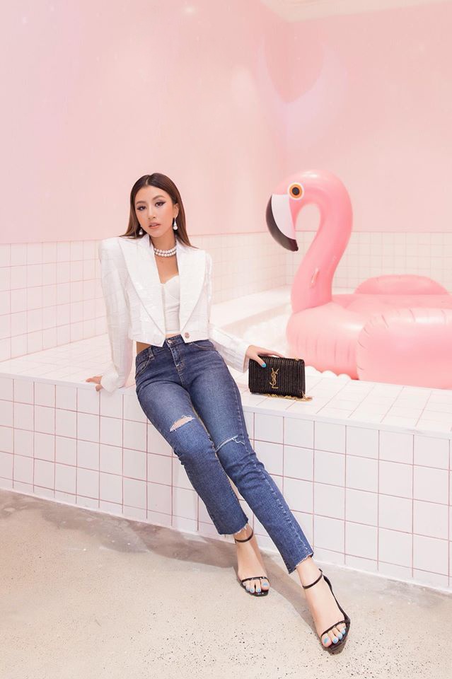 Huyền My diện đầm xẻ gợi cảm ảnh 6 Huyen My dien dam xe goi cam anh 6