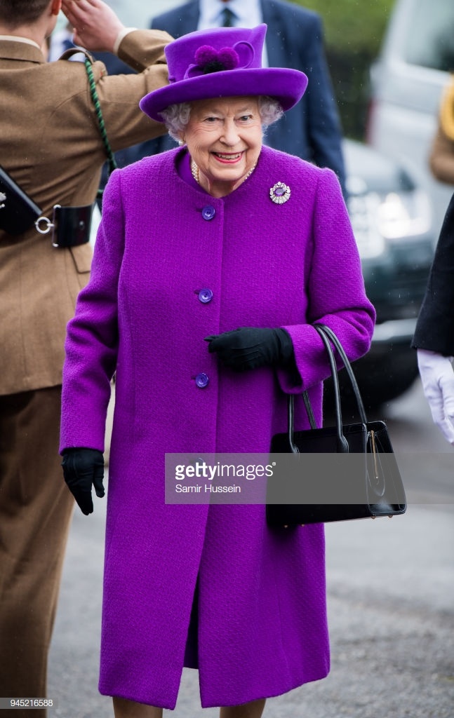 Bí quyết tránh sự cố váy áo của các Công nương Anh ảnh 2 Bi quyet tranh su co vay ao cua cac Cong nuong Anh anh 2