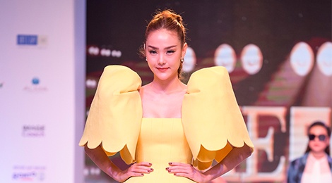 Minh Hang bi che voi mau vay dung phong kho hieu hinh anh