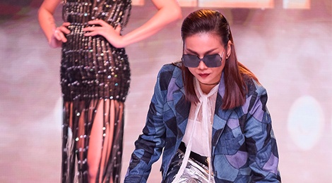 Thanh Hang vap nga tren san khau hinh anh