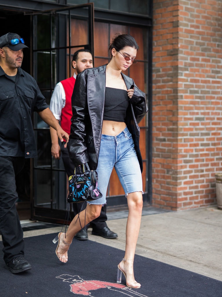 Các chân dài ưa chuộng quần jeans lửng  ảnh 3 Cac chan dai ua chuong quan jeans lung anh 3