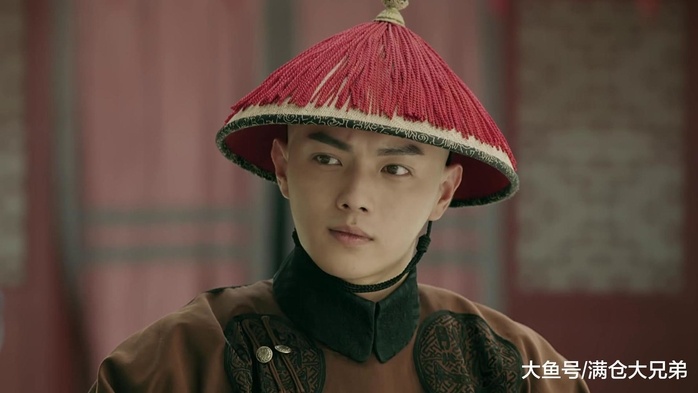 Phong cach thoi trang cua Phu sat Pho Hang anh 1