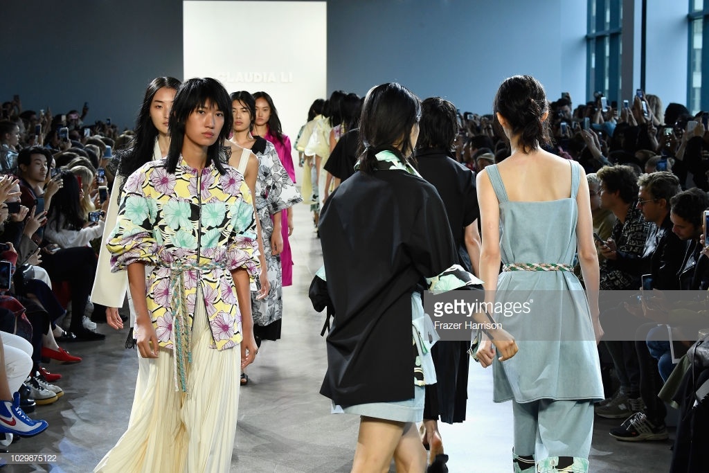 Show dien quay tu nguoi mau chau A anh 1