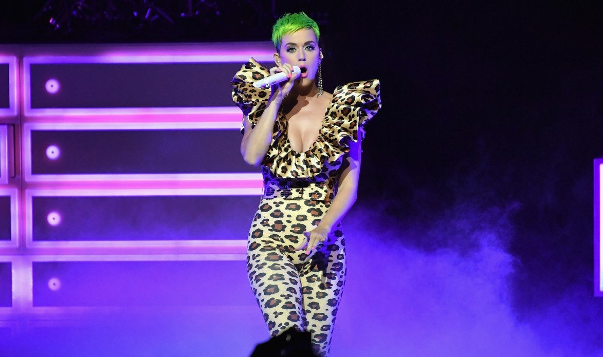 Katy Perry diện thiết kế của Công Trí ảnh 1 Katy Perry dien thiet ke cua Cong Tri anh 1