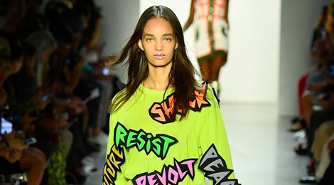 Nhung bo suu tap mang thong diep chinh tri tai NYFW 2019 hinh anh