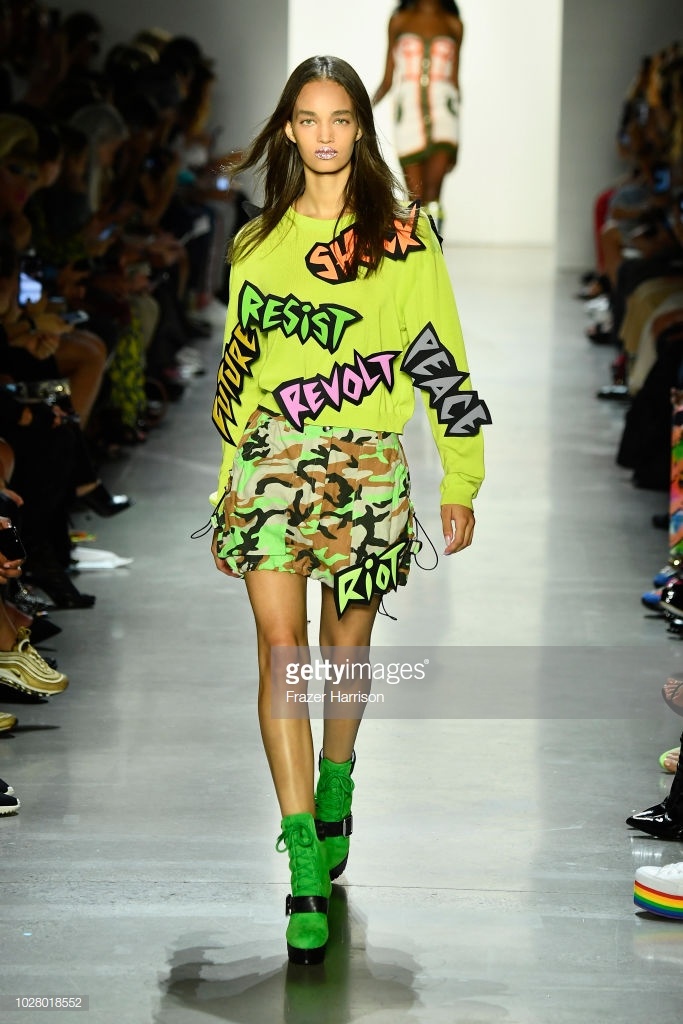 Thong diep chinh tri tai NYFW 2019 anh 2