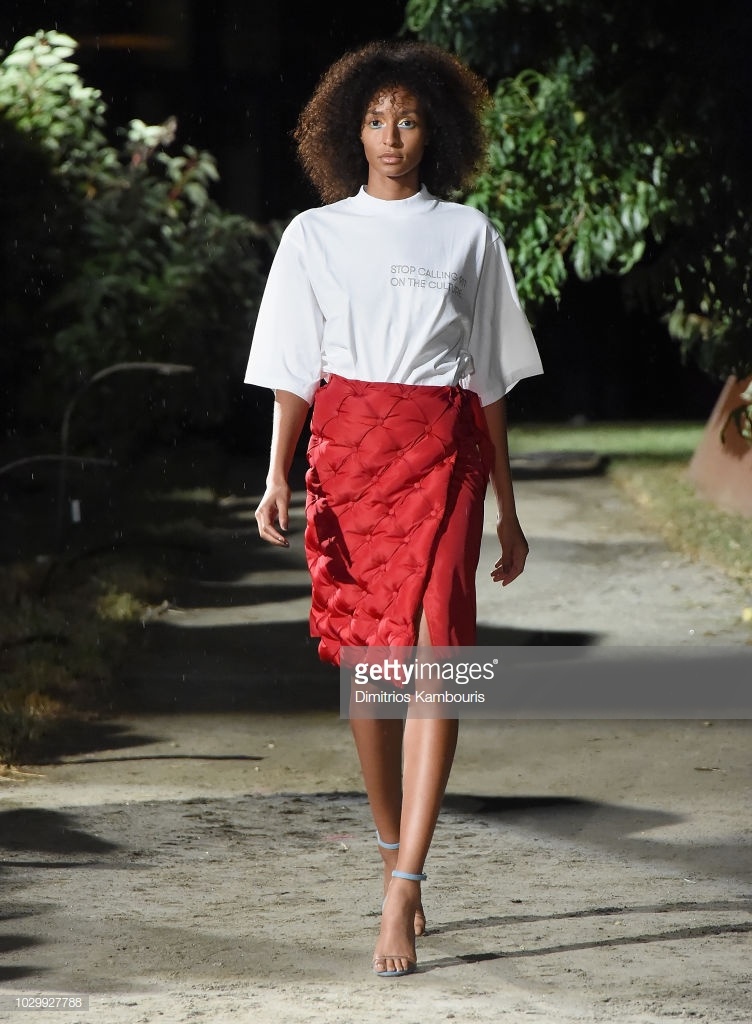 Thong diep chinh tri tai NYFW 2019 anh 4